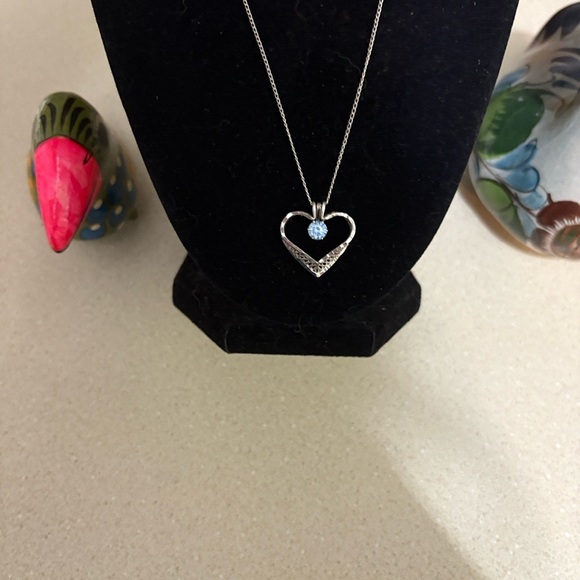 Vintage 1980’s Avon silver blue topaz heart pendant necklace - Picture 3 of 5